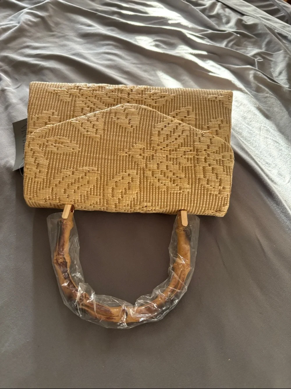 Crown Vintage Tan Woven Floral-Embossed Top-Handle Clutch - Picture 4 of 5